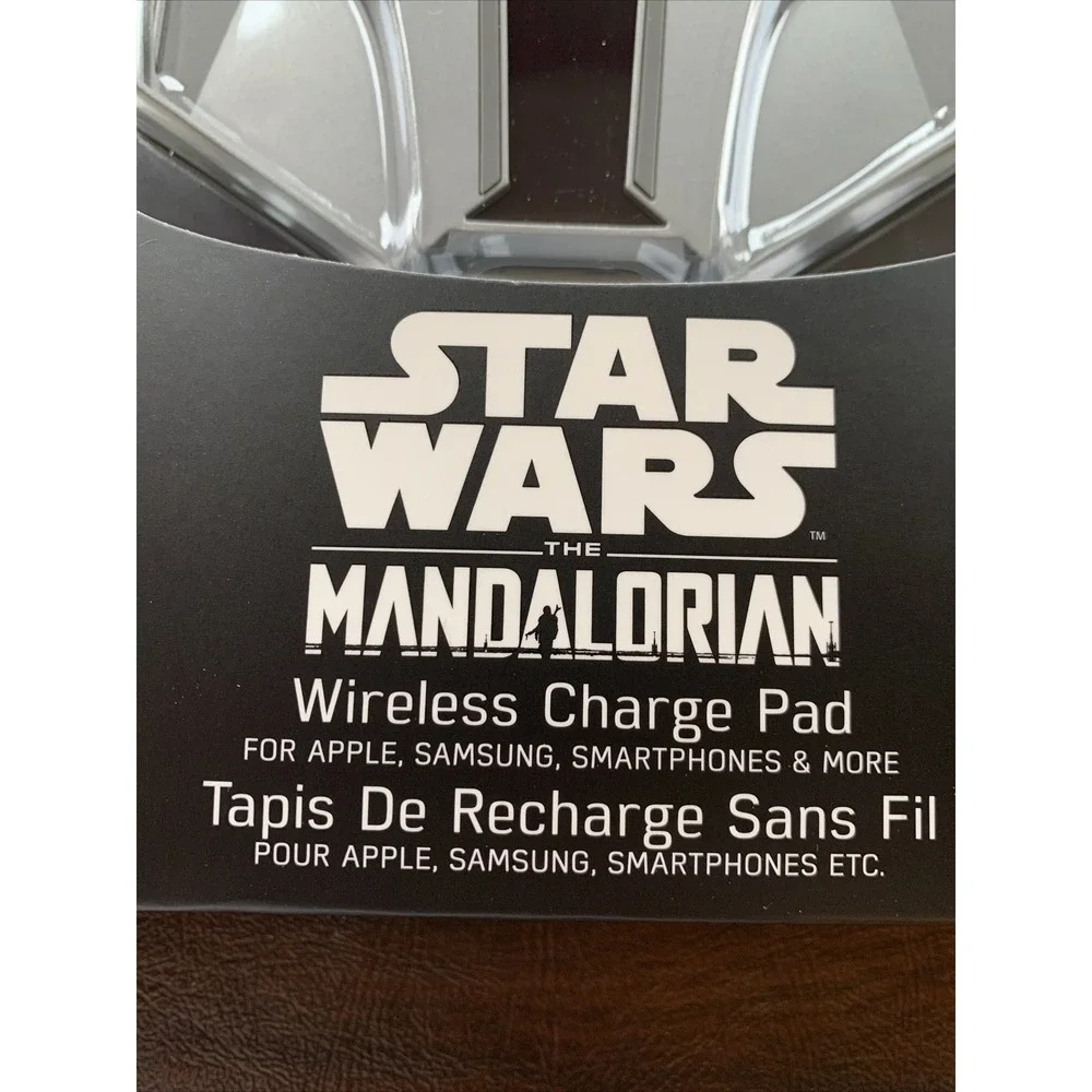 Star Wars The Mandalorian Wireless‎ Charge Pad Unisex OS Silver New LED Helmet